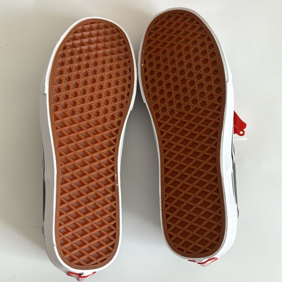 New In Box Vans Slip-On Charcoal Skate Sneaker Shoes - Picture 3 of 4